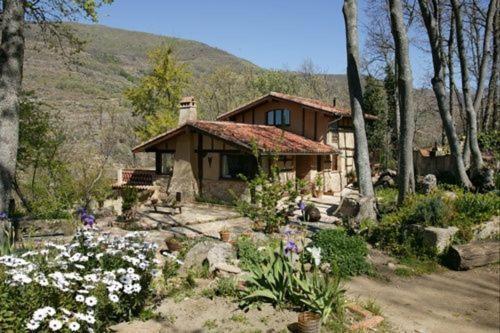 Casa Rural La Casa Del Bosque Navaconcejo Exterior foto