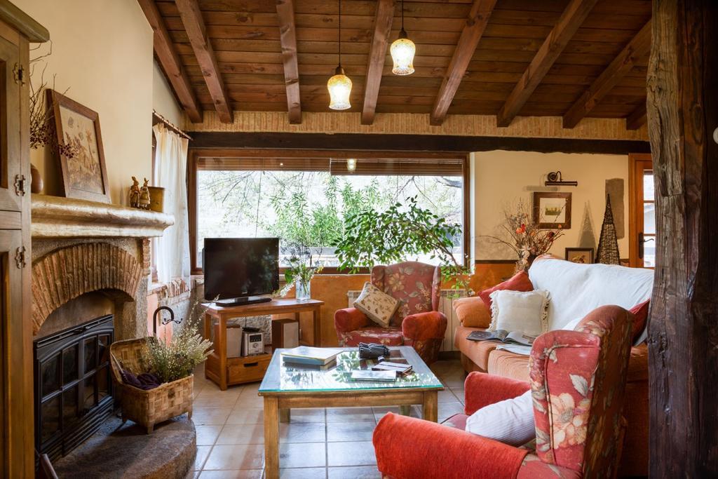 Casa Rural La Casa Del Bosque Navaconcejo Exterior foto